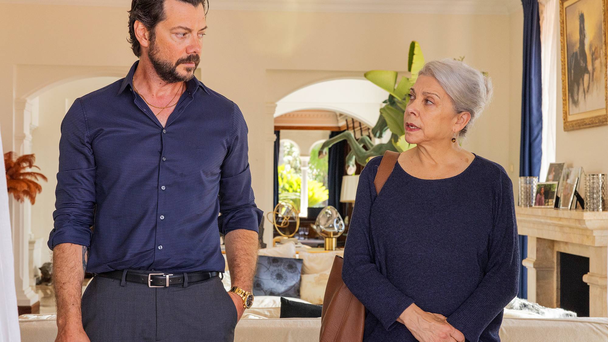 Alvaro Morte as Rafael and Kiti Manver as Isabel in "Two Graves" on Netflix