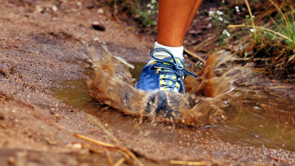 running shoes mud