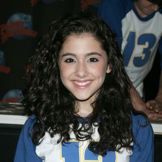 Ariana Grande with curly hair in 2008