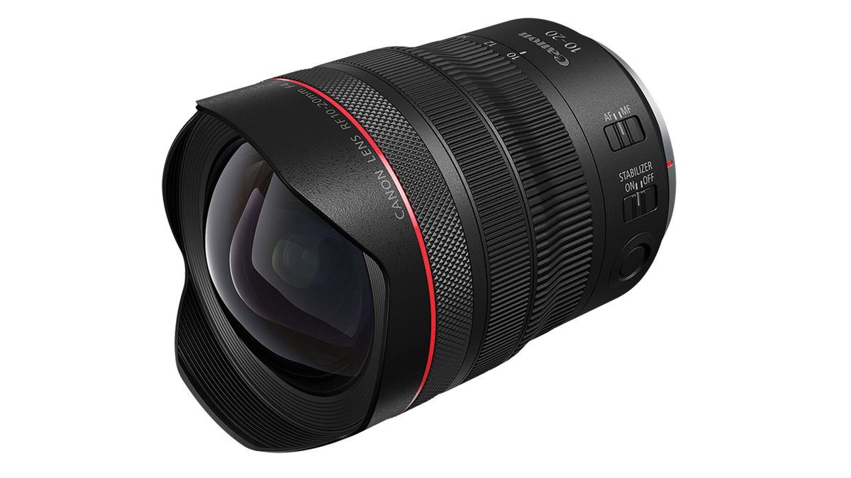 Canon’s ultrawide zoom lens for mirrorless blows its DSLR equivalent