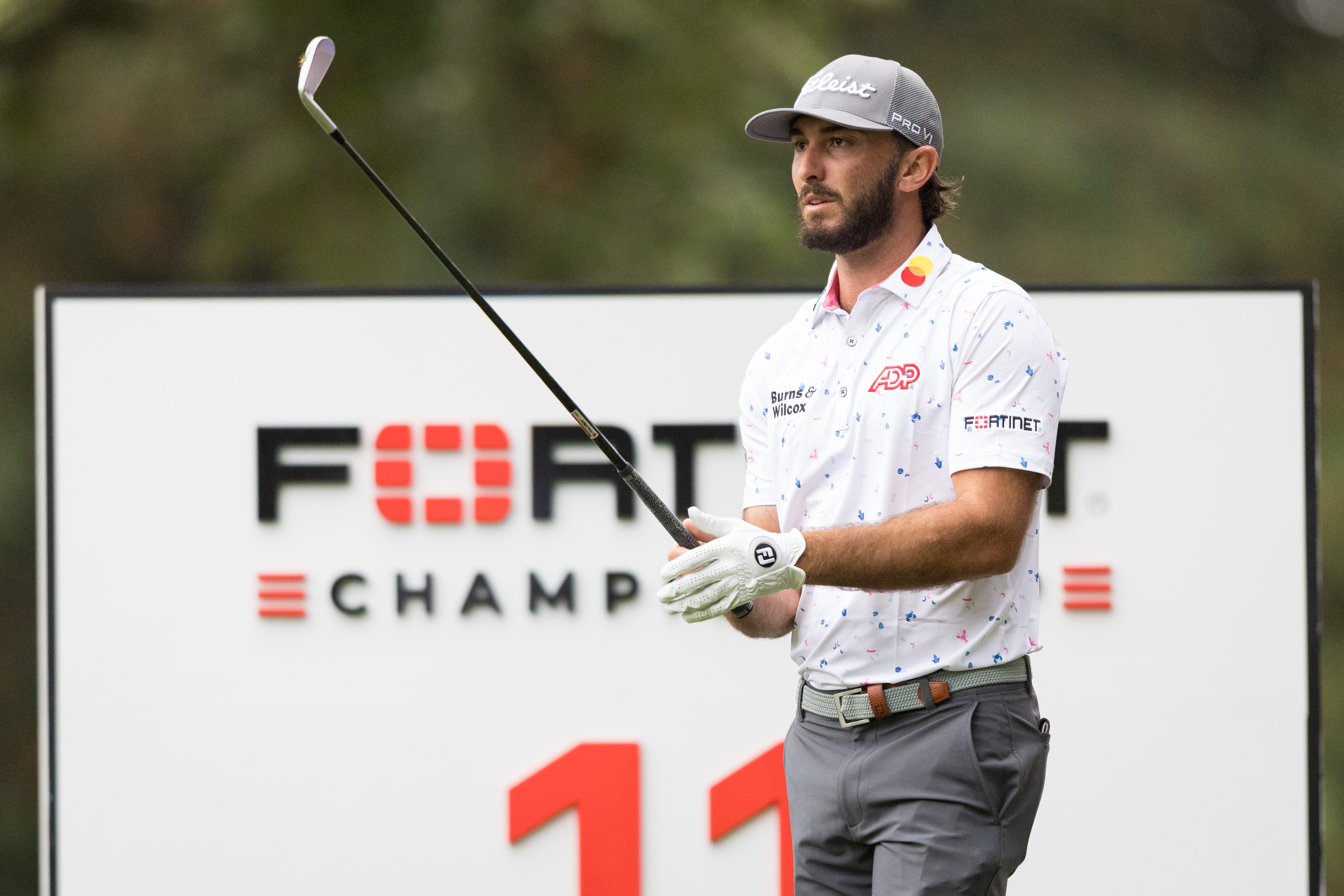 Max Homa lines up an approach shot
