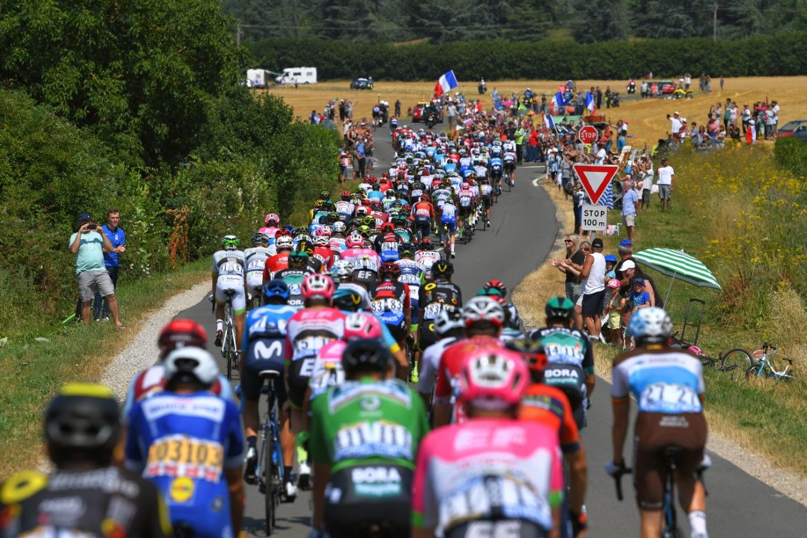 The peloton winds its way to Amiens