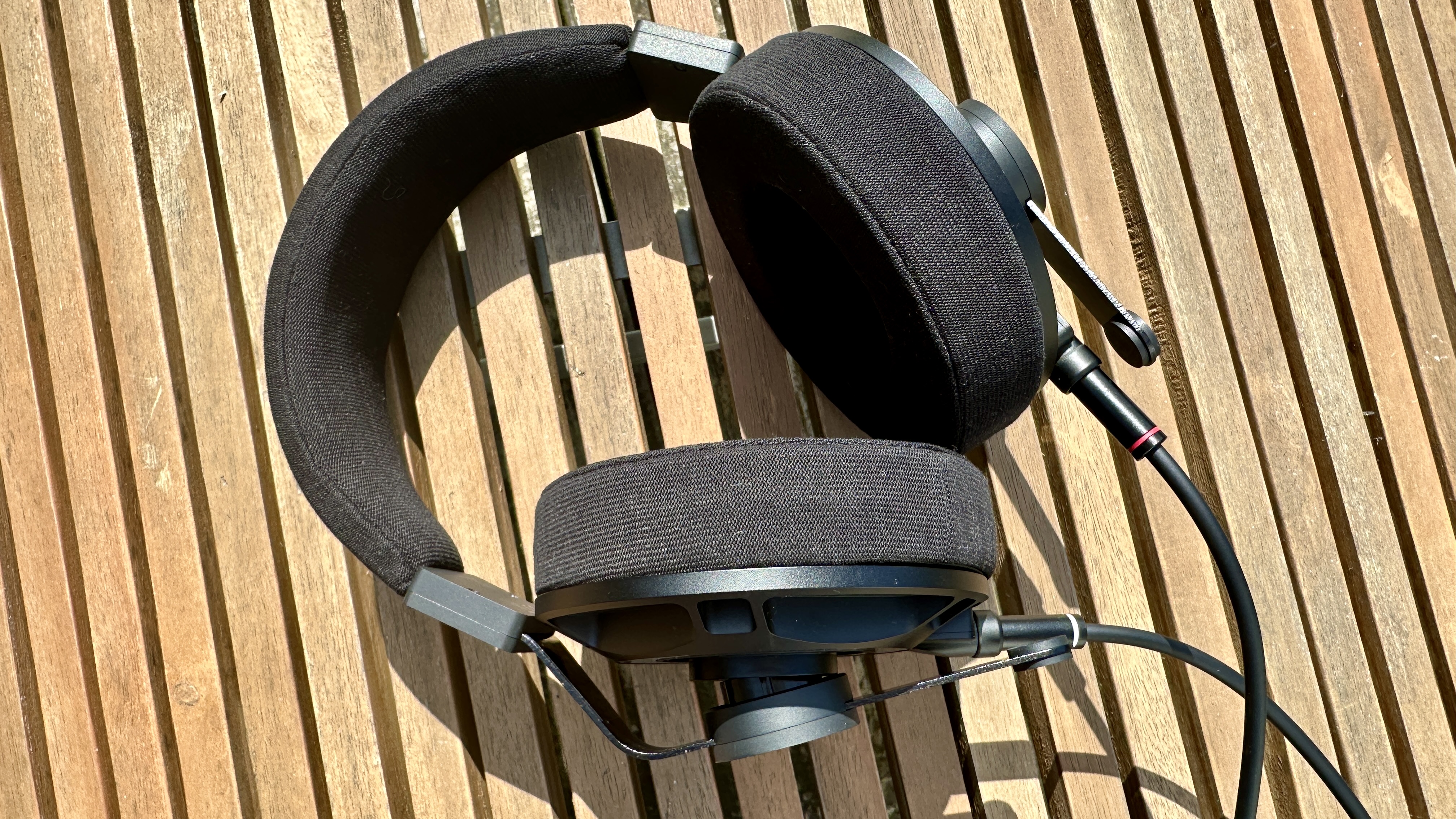 Final D7000 headphones outside, on a sunny day