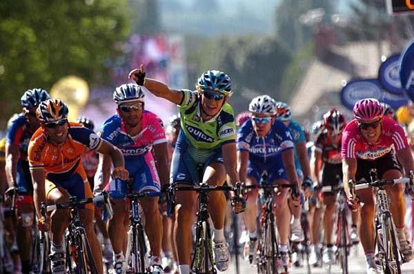 Pozatto salutes after winning stage five