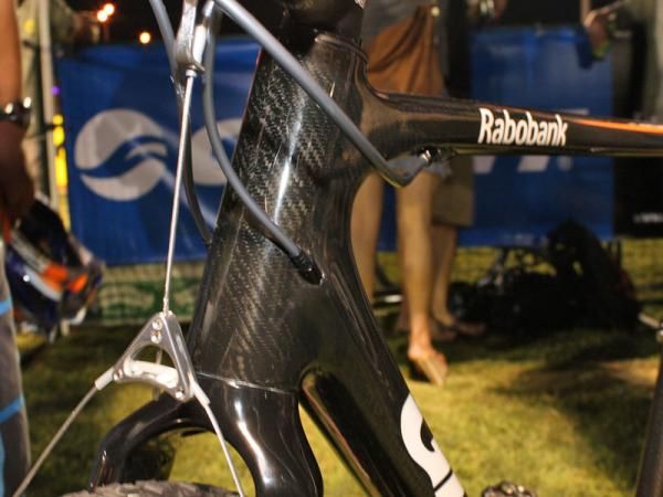 Fully internal cable routing will help maintain shifting and braking performance in adverse conditions.