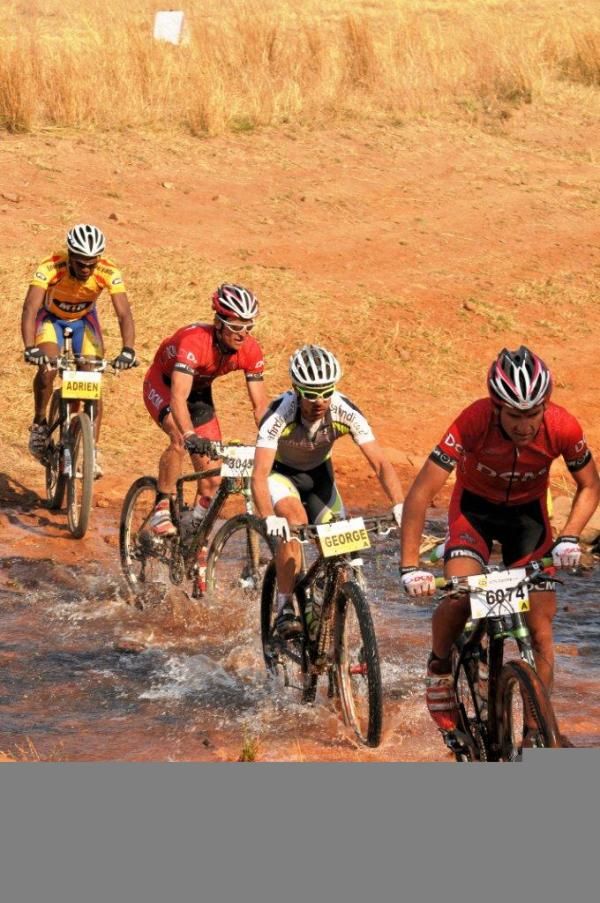 Max Knox, David George, and Niyonshutti battle it out for the remainder of the podium spots behind Kevin Evans.