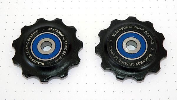 Likewise, SRAM will also offer ceramic bearing-equipped derailleur pulleys, with bearings also provided by CeramicSpeed.