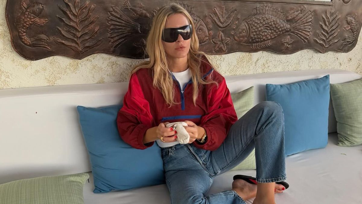 Not Black Flip-Flops—It Girls Are Wearing This 2026 Sandal Trend Instead