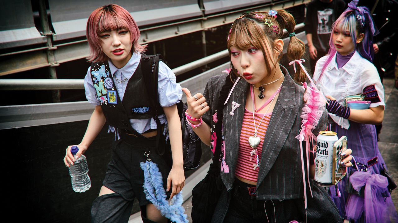 Hanabie about to go on stage