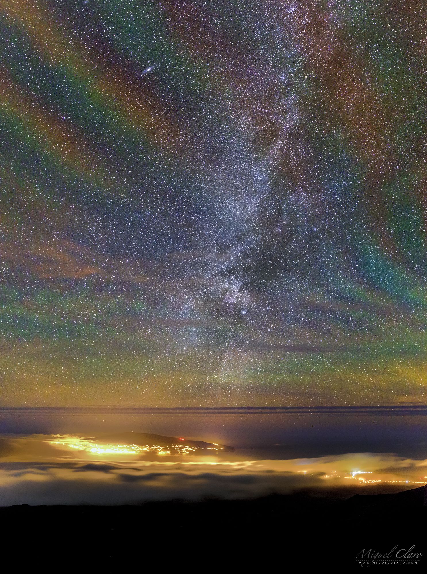 Incredible! Skywatcher Captures Colorful Rainbow Airglow Over