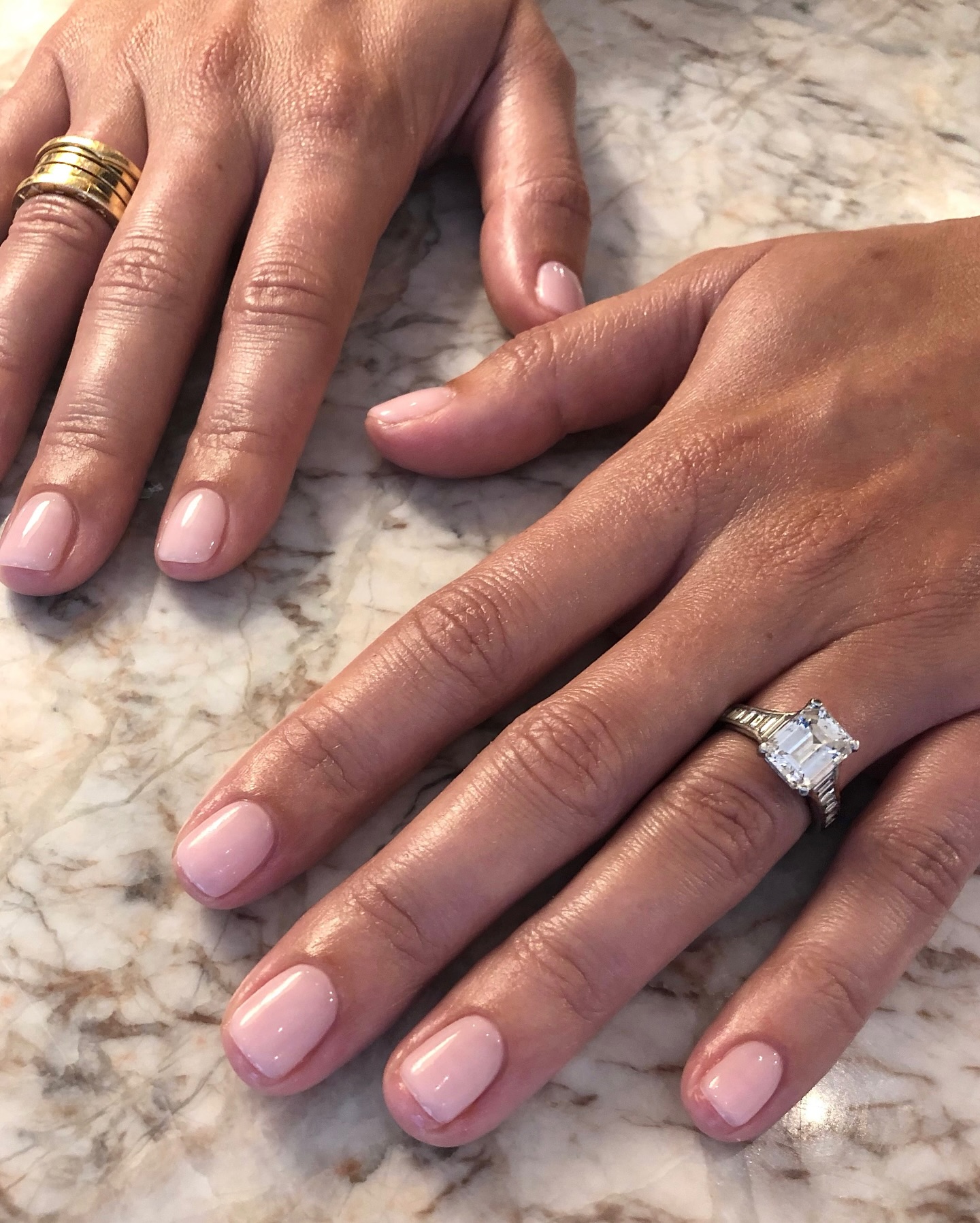 Colori classici per unghie: manicure da principessa rosa pallido