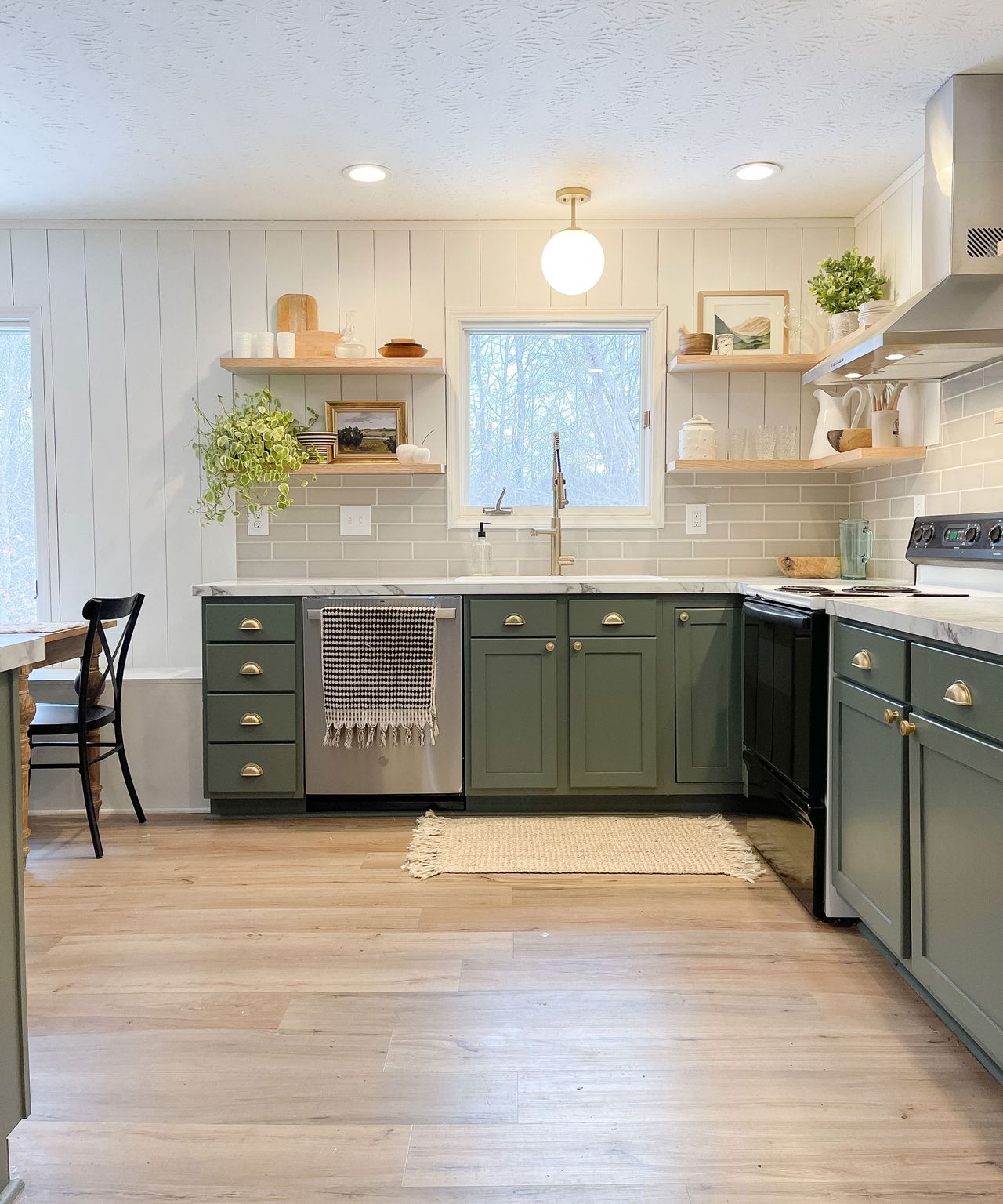 DIY fans give dated kitchen a Studio McGee-style kitchen makeover ...