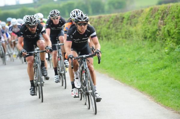 Dean Downing leads the chase after Leo Fortin catching him with 8k to go.