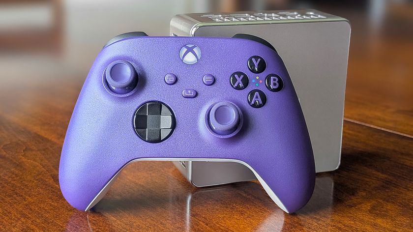 A purple Xbox Controller in front of a Geekom mini PC. 