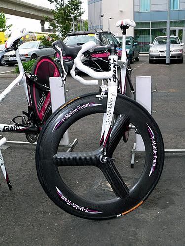 T-Mobile was spotted running a new HED three-spoke wheel