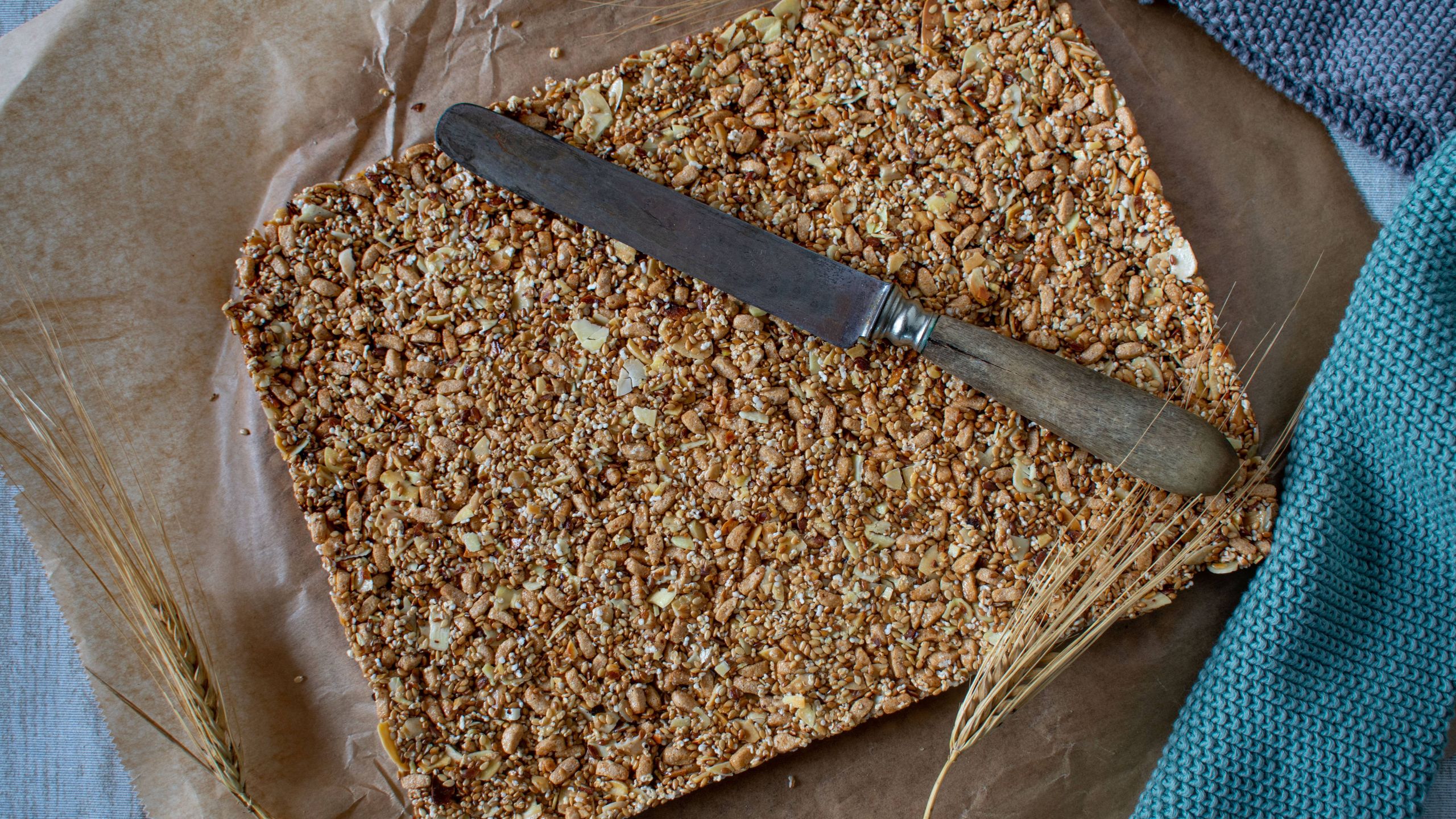 Savoury oatmeal bars recipe