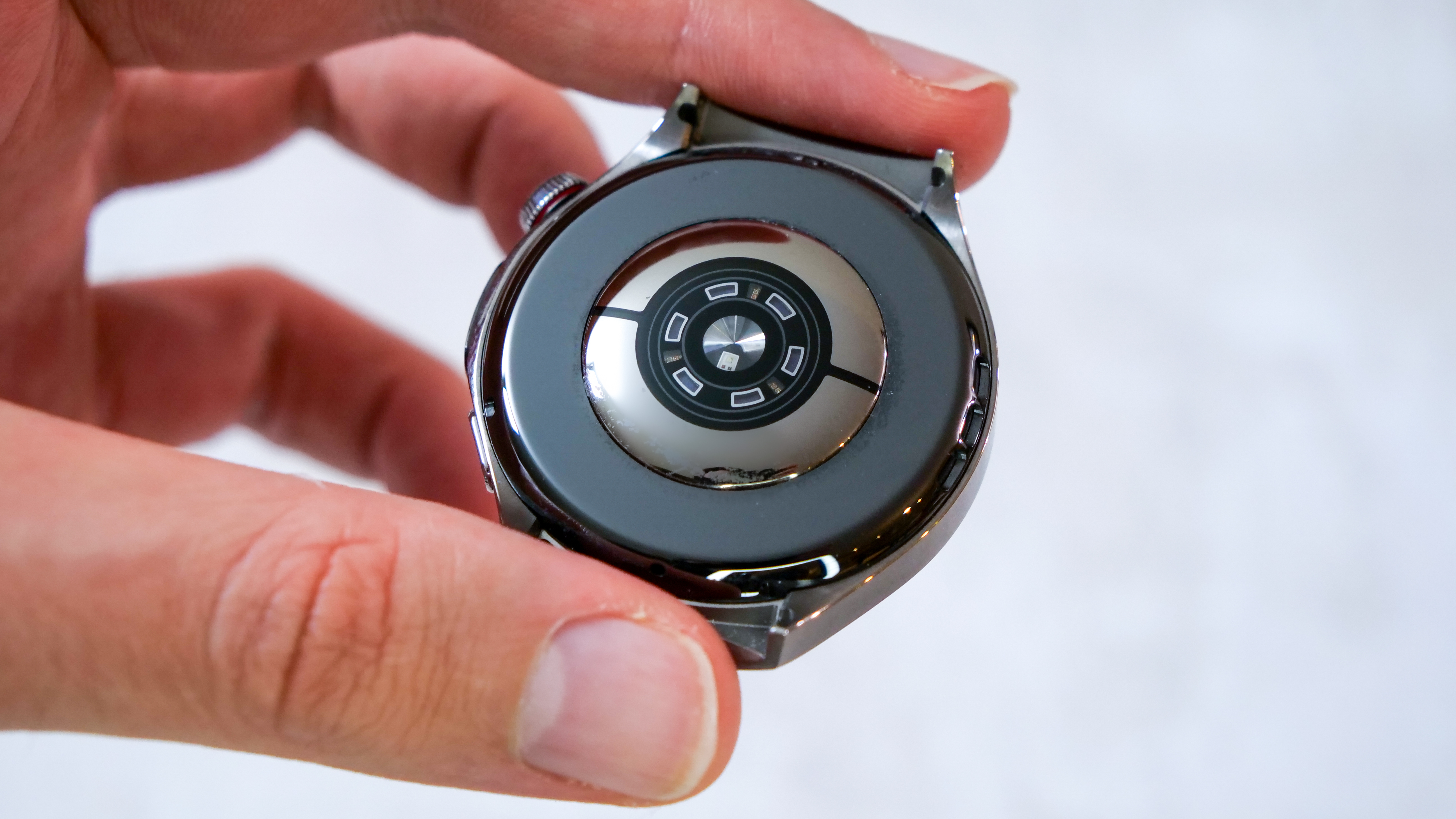 A photo of the Huawei Watch 5 in Titanium Silver