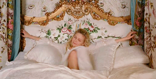 Kirsten Dunst as Marie Antionette shows us how to sleep comfortably in the summer heat
