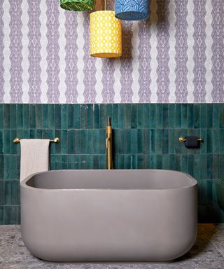 Bathroom tile ideas with green tiles and purple wallpaper