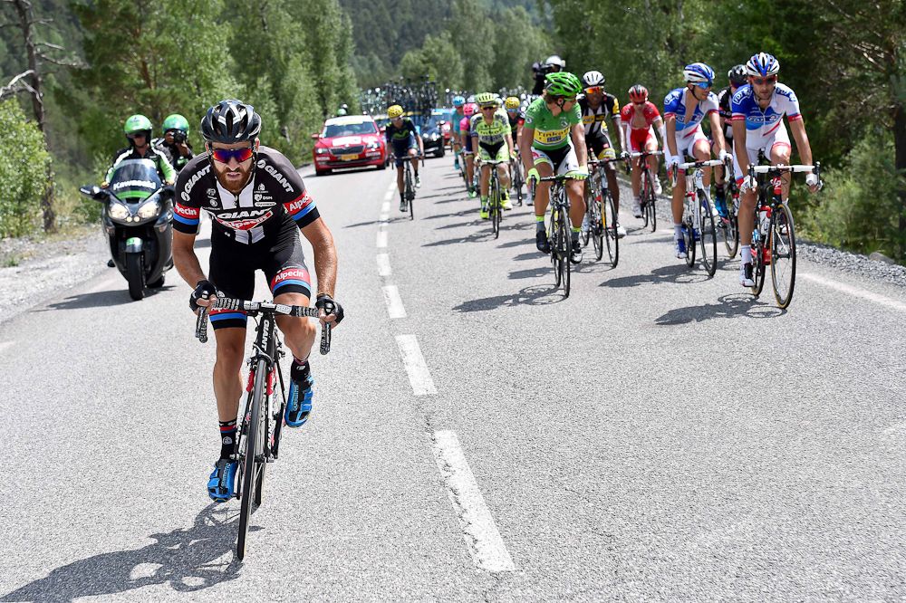 Simon Geschke attacks during stage 17.