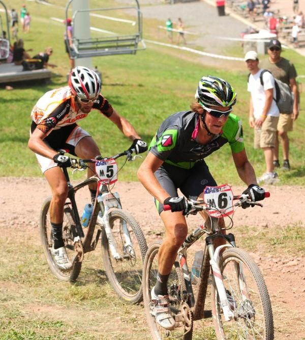 Sam Schultz (Gary Fisher/Subaru) and Geoff Kabush (Team Maxxis-Rocky Mt.) in a breakaway.