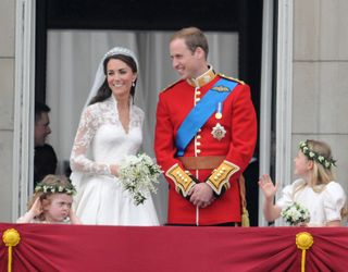 Duke of Cambridge and Catherine, Duchess of Cambridge greet wellwishers