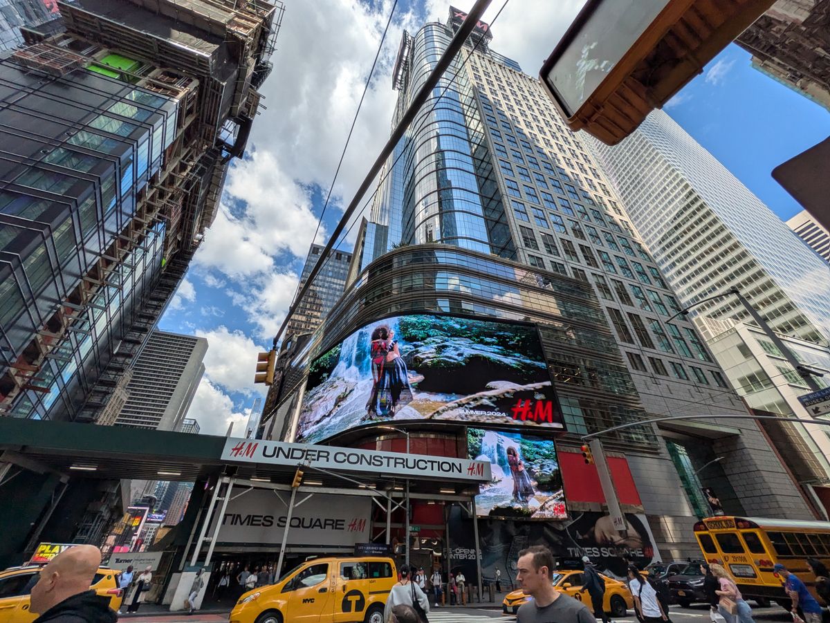 Google Pixel 8a main ultrawide sample.
