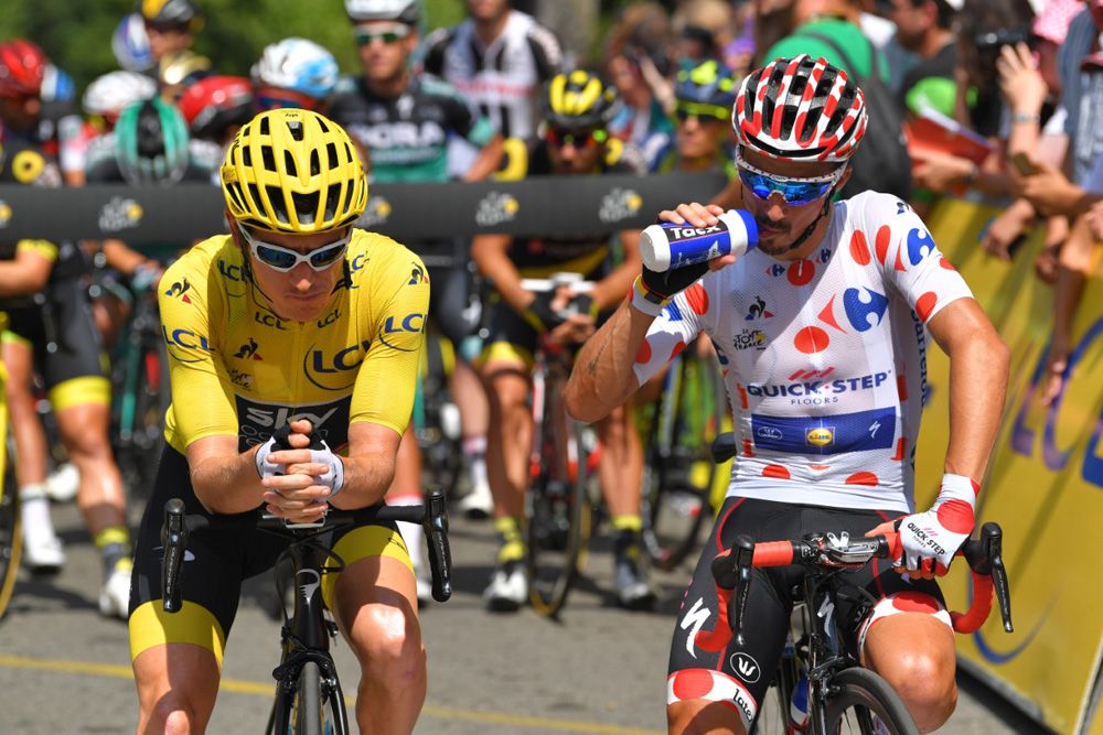 Geraint Thomas (Team Sky) lined with Julian Alaphlippe (Quick-Step Floors)