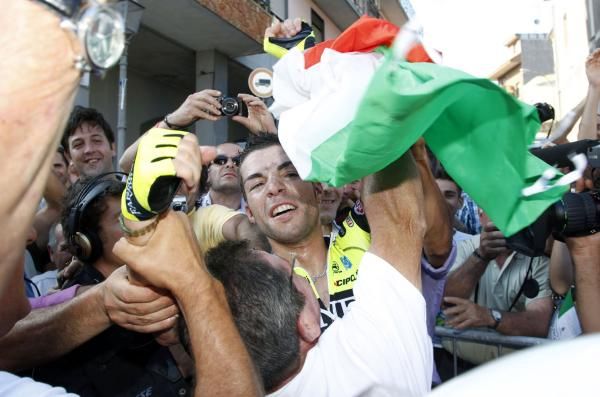 Visconti celebrates with his Sicilian fans