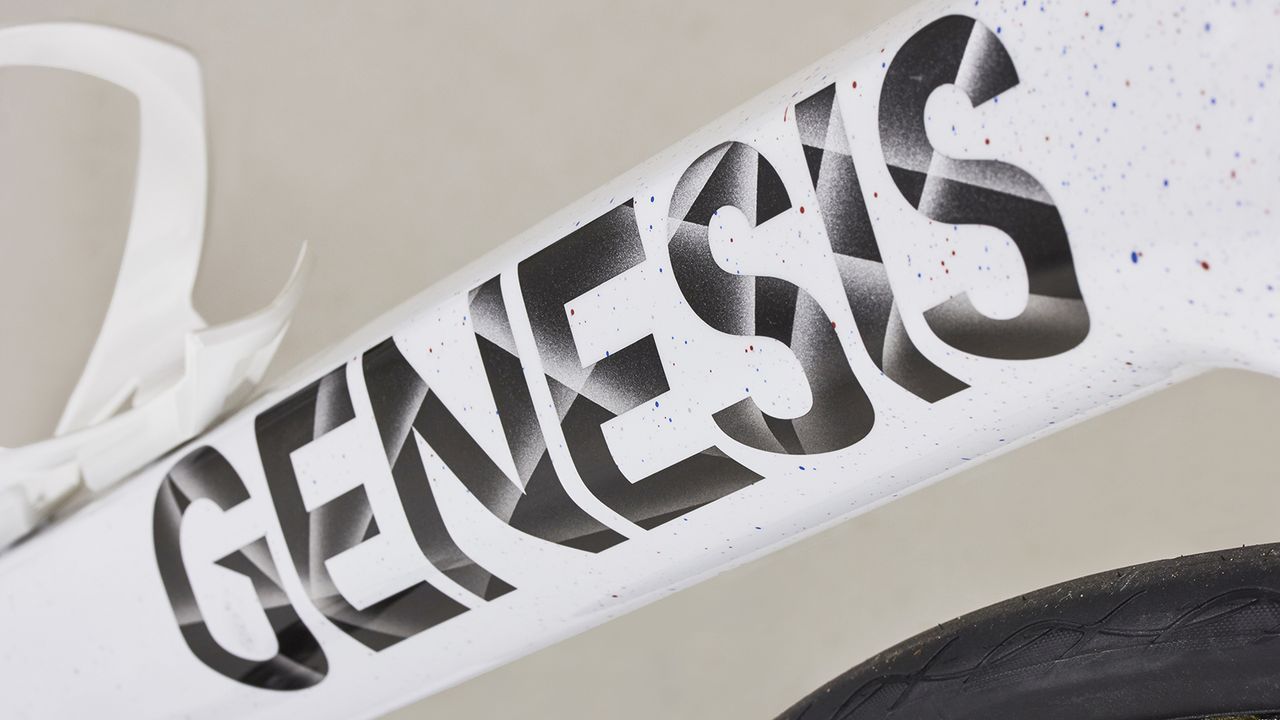 The frameset features a 'snow camo' spray design