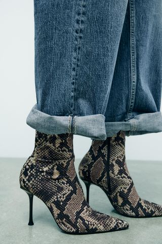 Stiefel mit hohem Absatz und Animal-Print