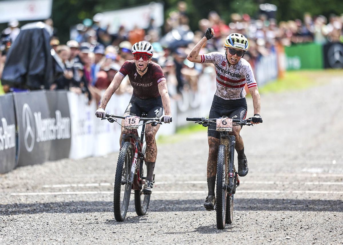 Mona Mitterwallner (Cannondale Factory Racing) nips Haley Batten (Specialized Factory Racing) at the line for 2nd