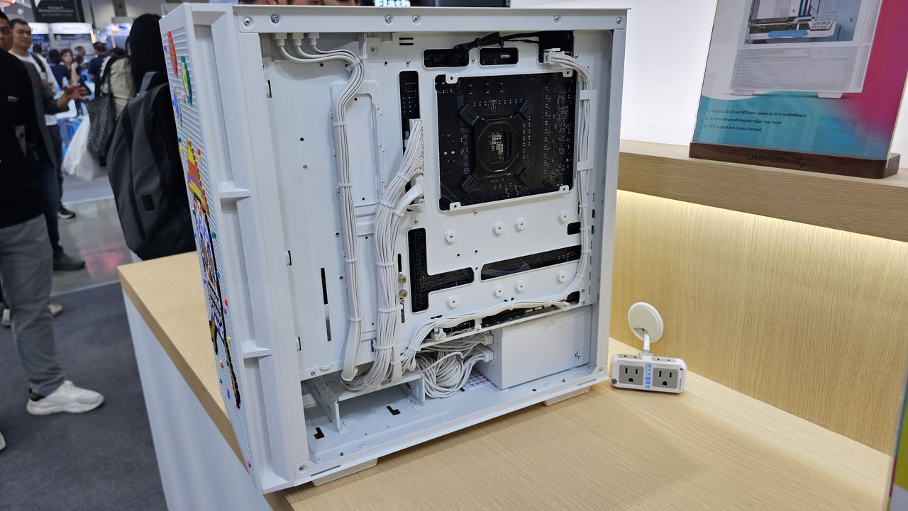 BTF compatible DeepCool CH560R PC Case