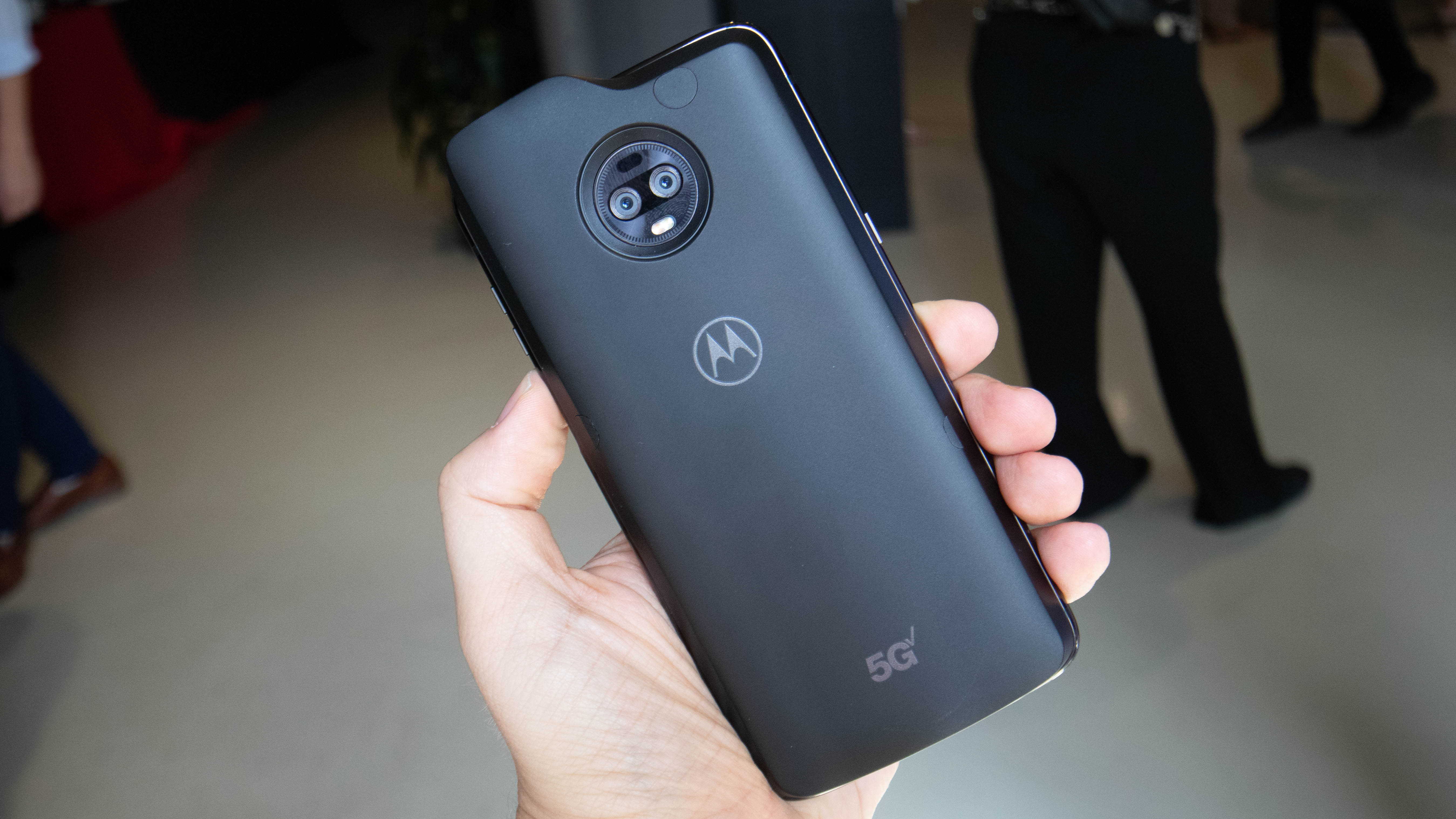 Moto Z3 Is Officially The First 5g Phone In The World