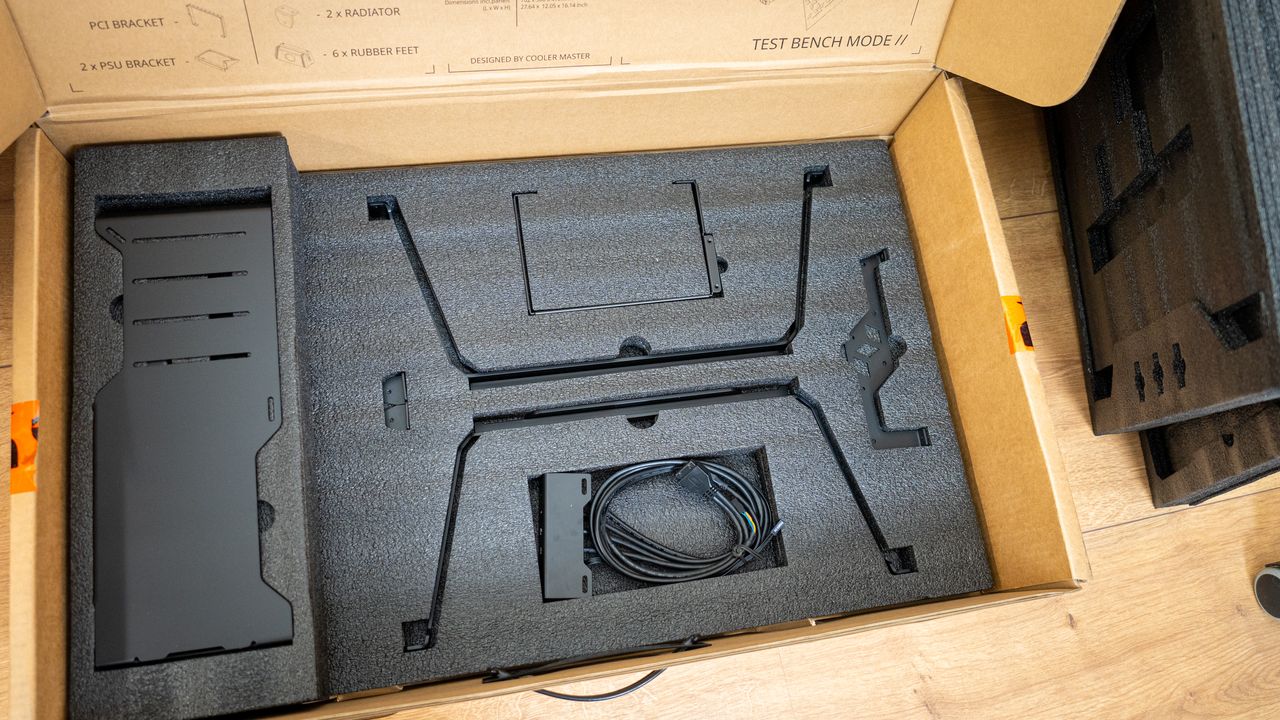 Cooler Master MasterFrame 700