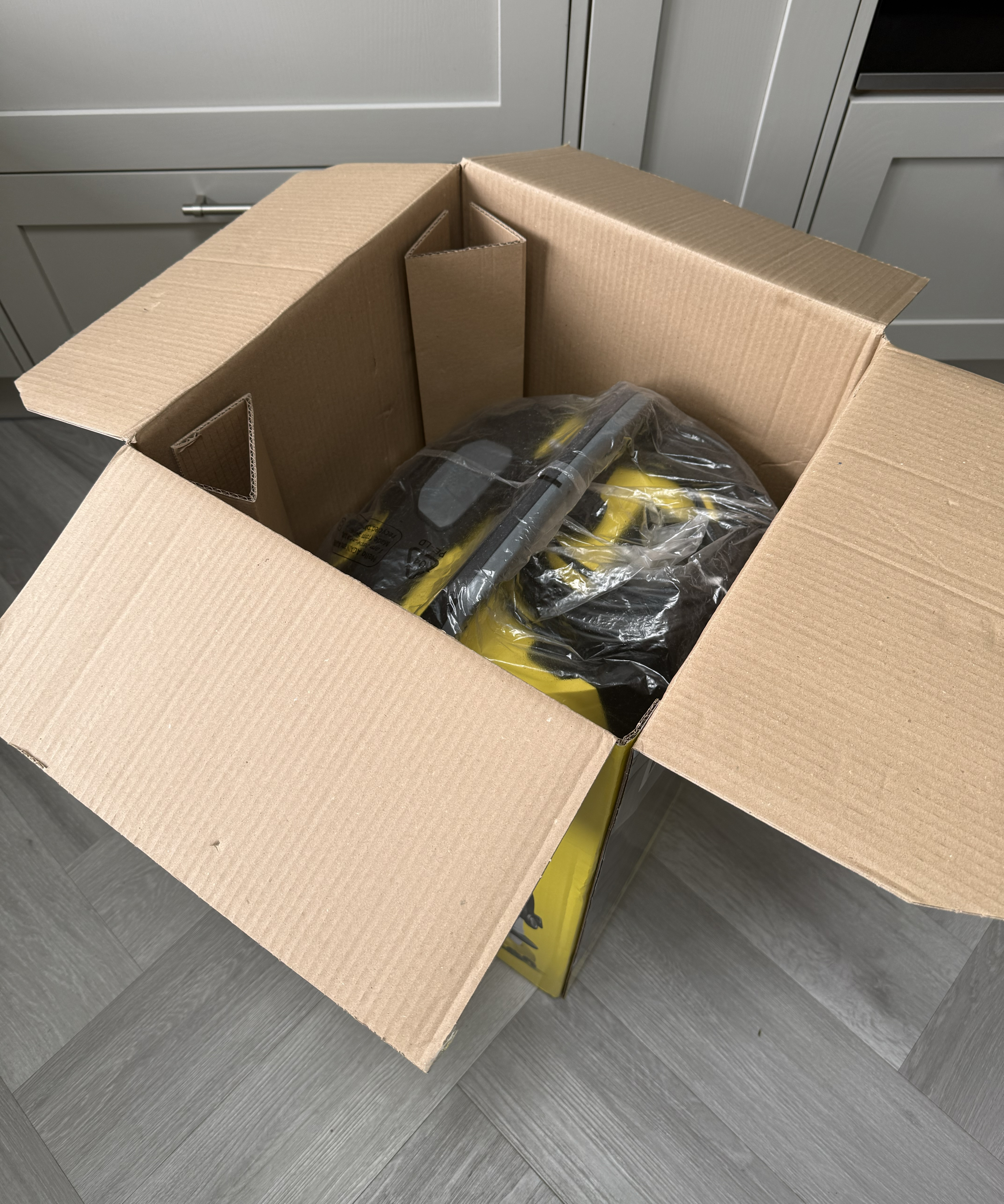 K&amp;auml;rcher WD 6 wet and dry vacuum cleaner inside its cardboard packaging with plastic wrapping