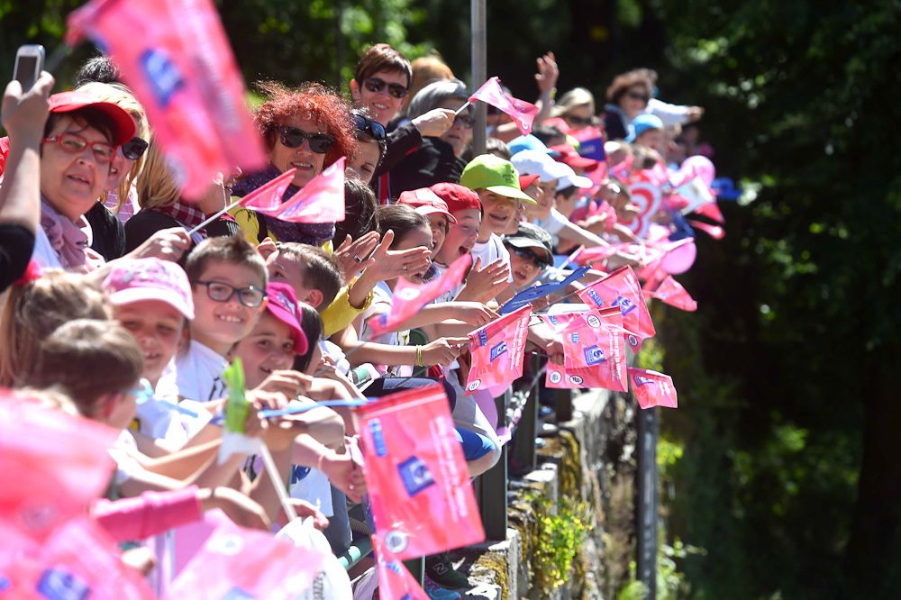 Fans line the route for stage 17.