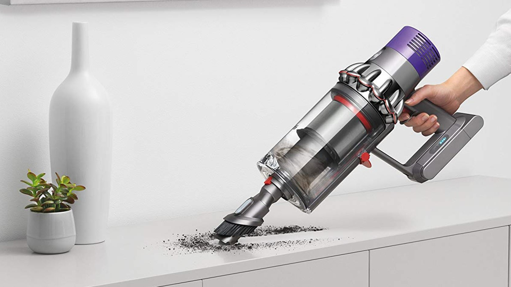Person using the Dyson Cyclone V10