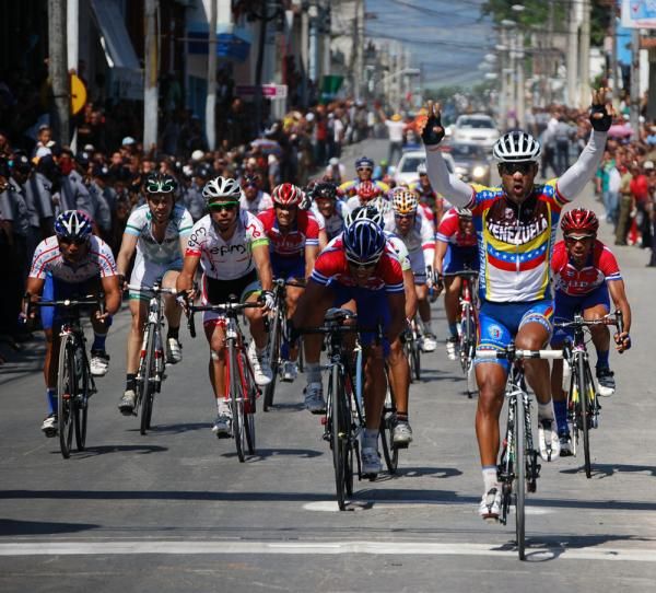 Miguel Uberto (Venezuela) takes the first stage in Cuba