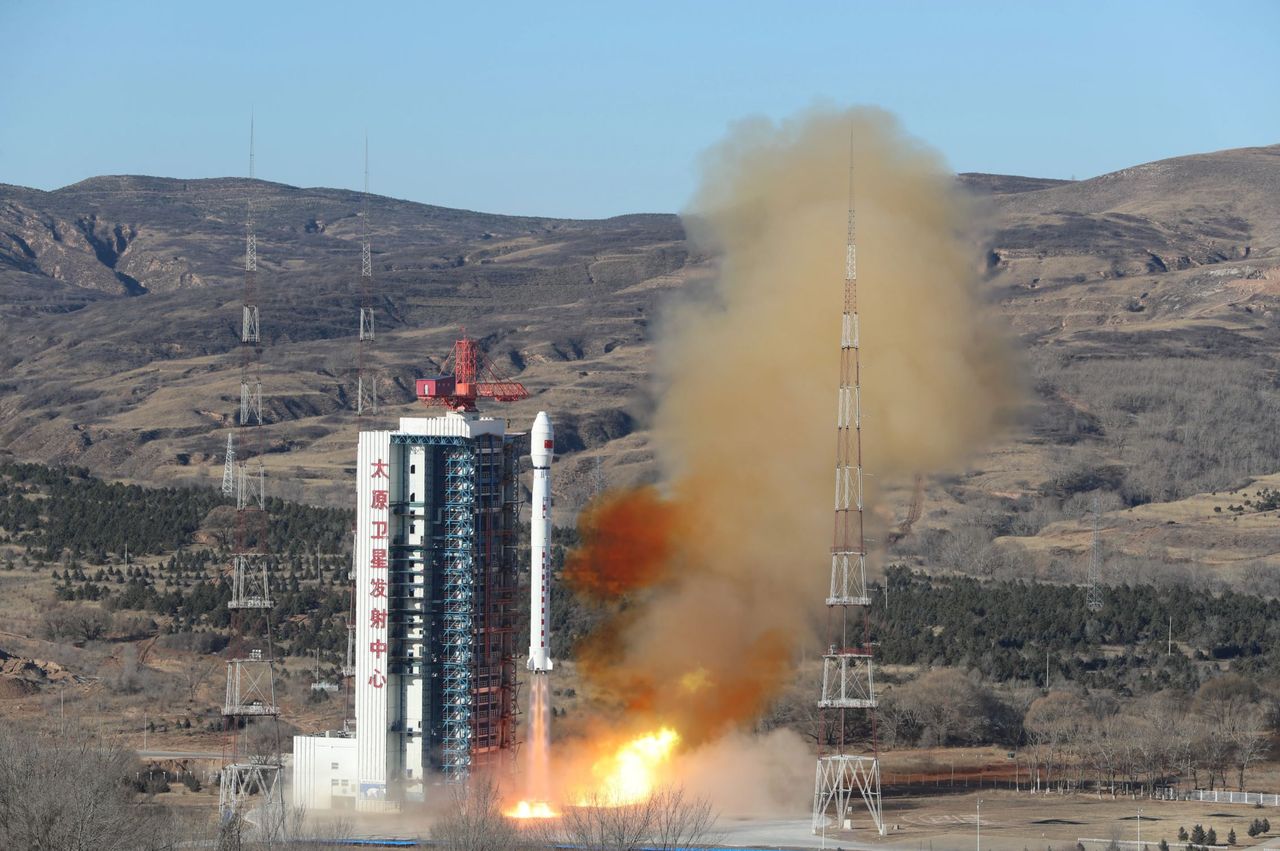 A Long March 4C rocket lifts off from Taiyuan carrying the Ziyuan-1 (02E) remote sensing satellite and a small passenger payload on Dec. 25, 2021