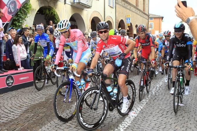 Vincenzo Nibali (Astana) and Mark Cavendish (Omega Pharma QuickStep) roll out