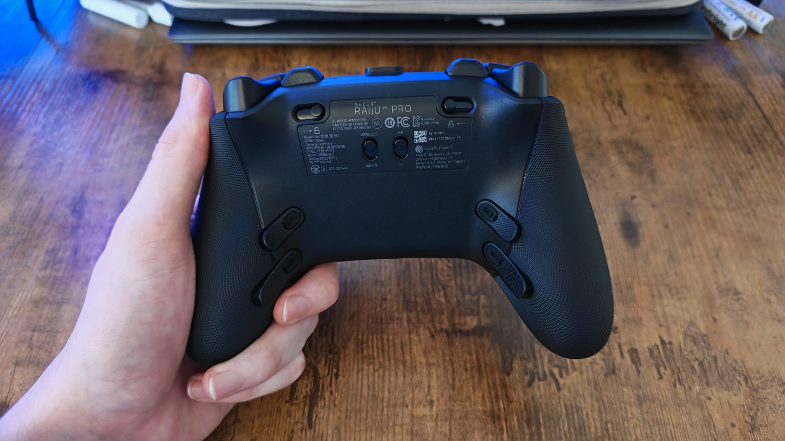 The back of the Razer Raiju V3 Pro
