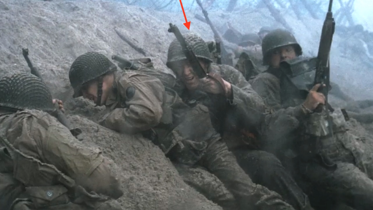 Andrew Scott with an arrow pointing to him during the beach scene in Saving Private Ryan