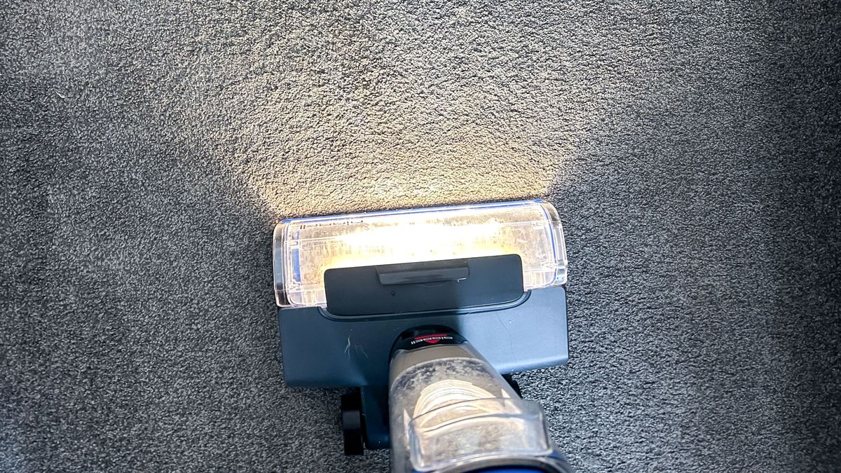 Bissell CrossWave Omnifind on carpet