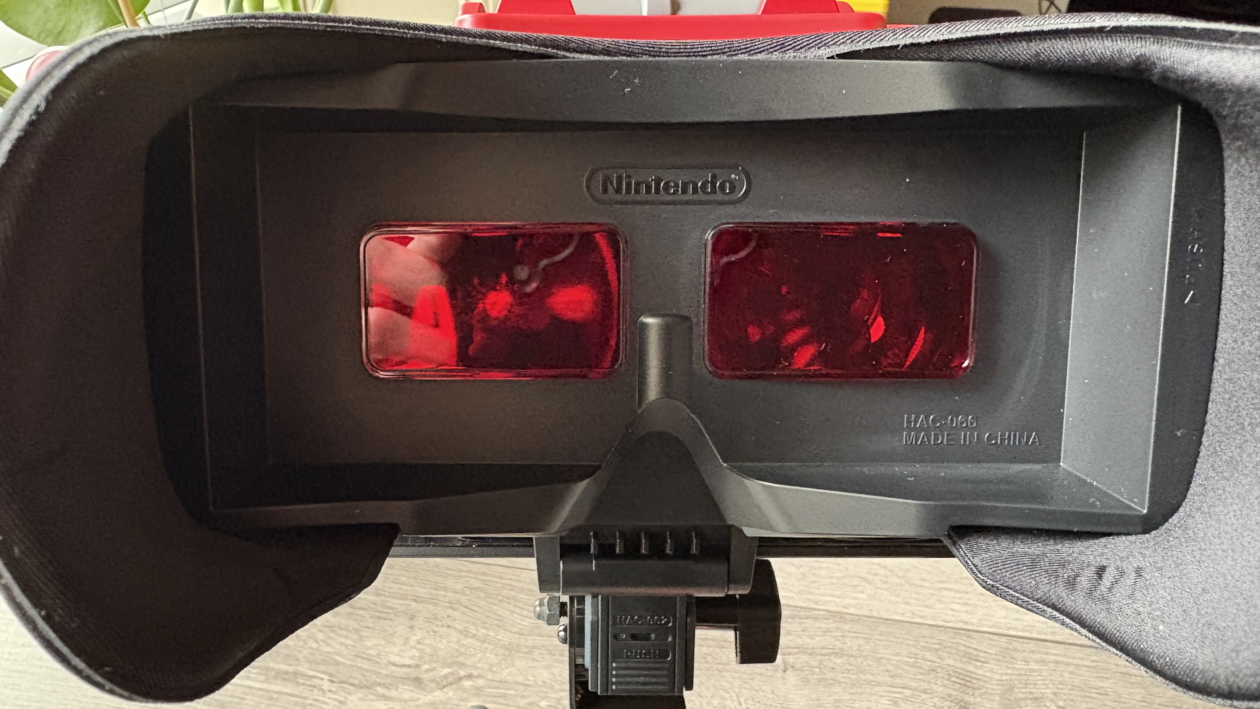 Photos of a Nintendo VR headset and games