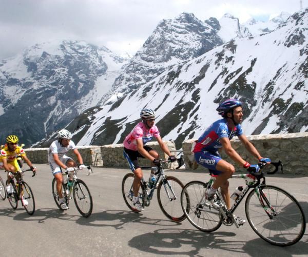 Simoni leads Salvodelli and Di Luca in 2005