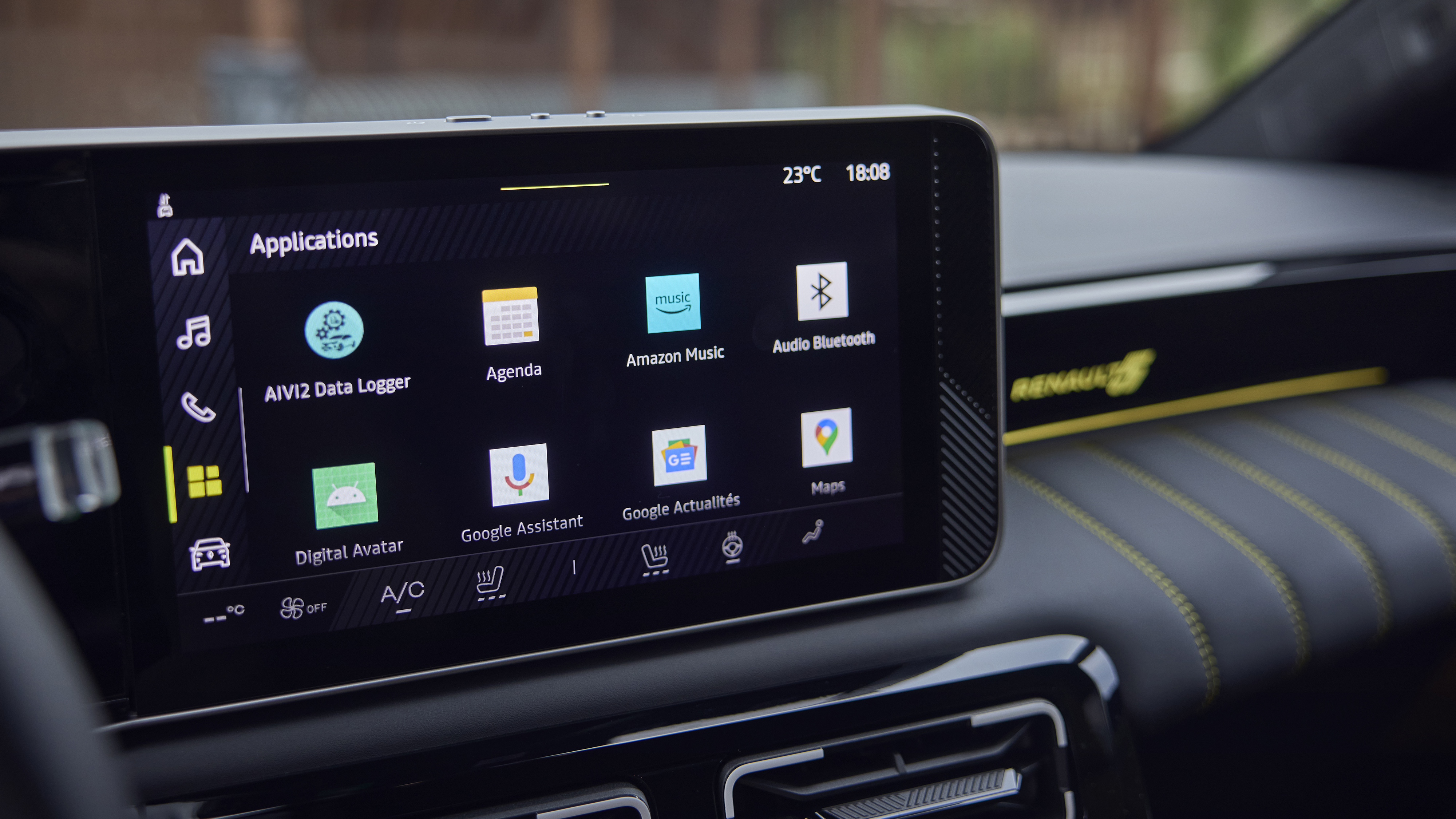 The interior screen of the Renault 5 EV