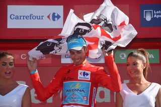 Fabio Aru drapes himself in the Sardinian flag after reclaiming red on stage 20