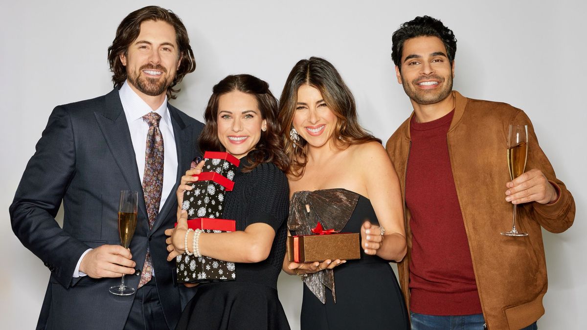 Chris McNally, Lyndsy Fonseca, Daniella Monet, Jag Bal in Holiday Crashers