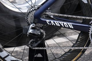 Detail of Gorka Izagirre's Canyon Aeroad equipped with SRAM Red eTap groupset
